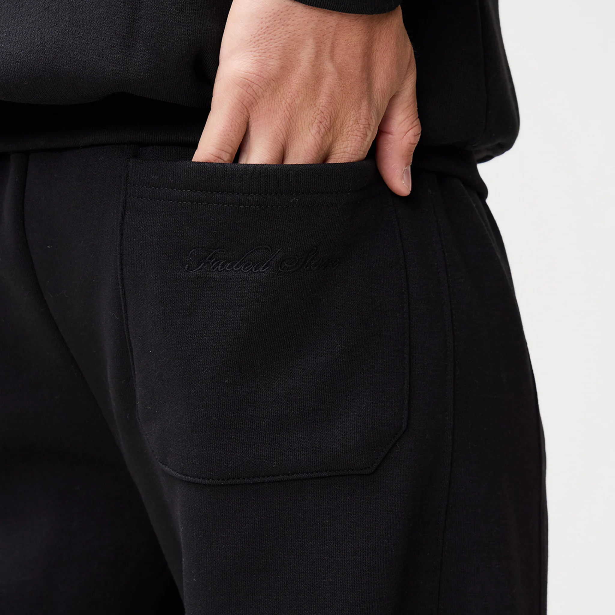 Cuffed Jogger | Black - Image 4