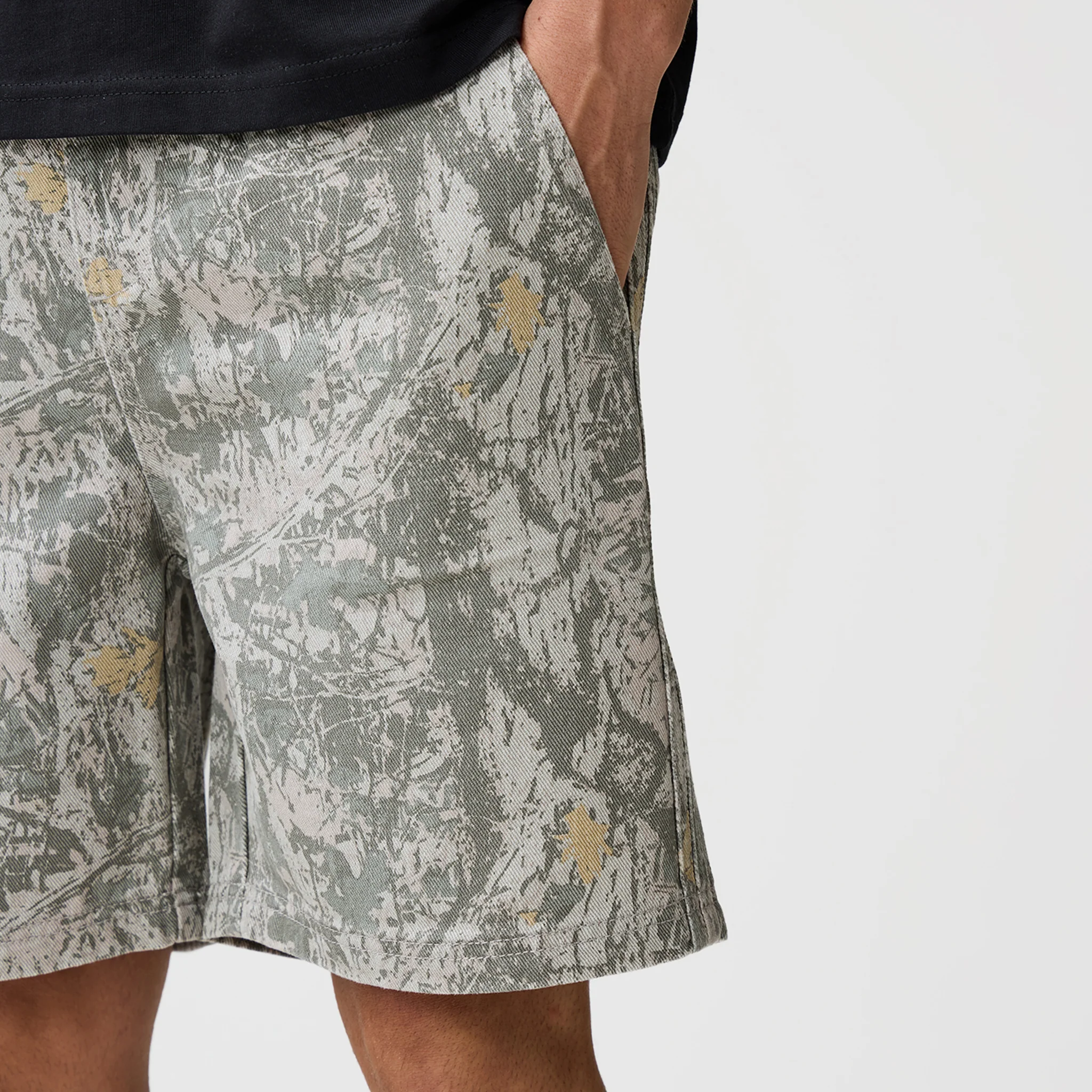 Essential Real Tree Camo Shorts | Green - Image 4