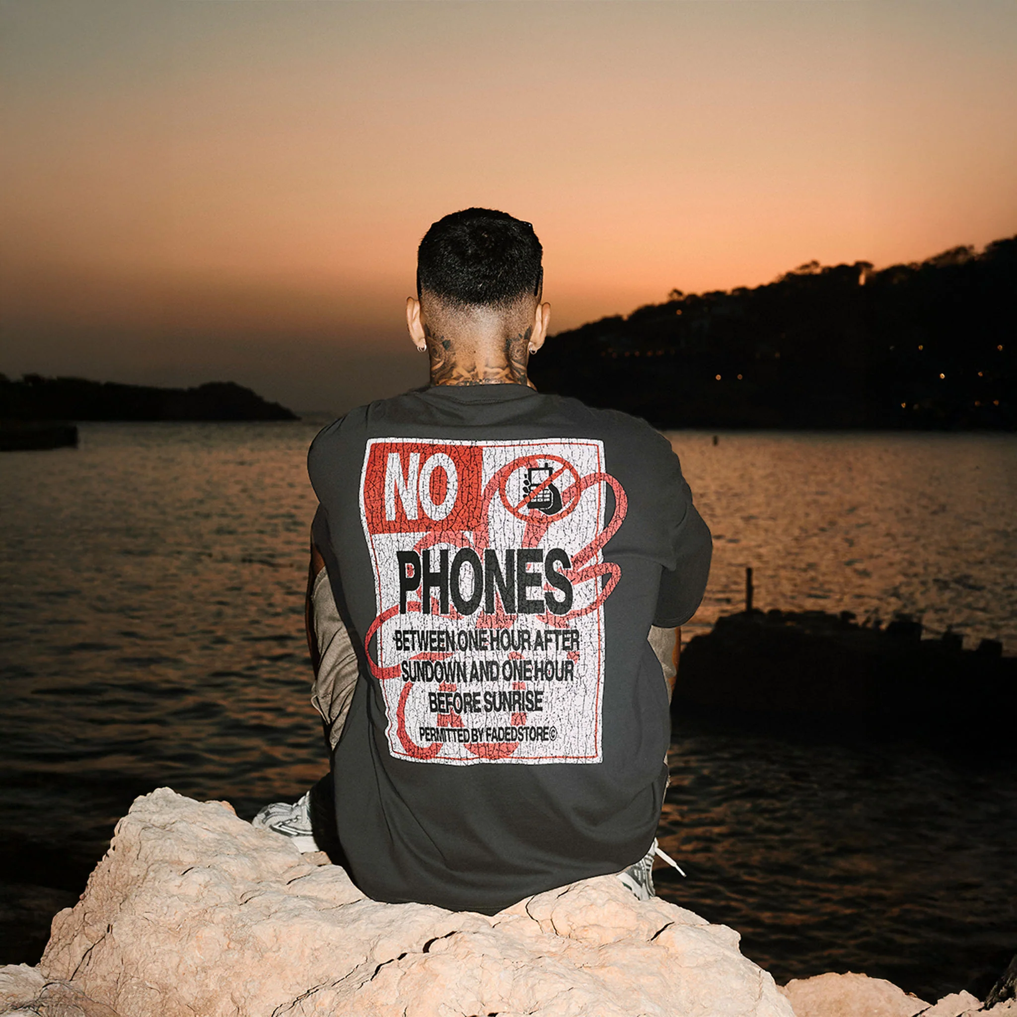 No Phones T-Shirt | Grey - Image 3