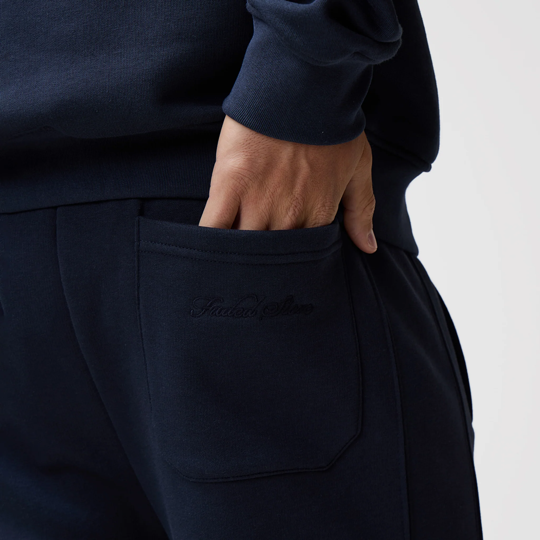Open Hem Jogger | Navy - Image 4