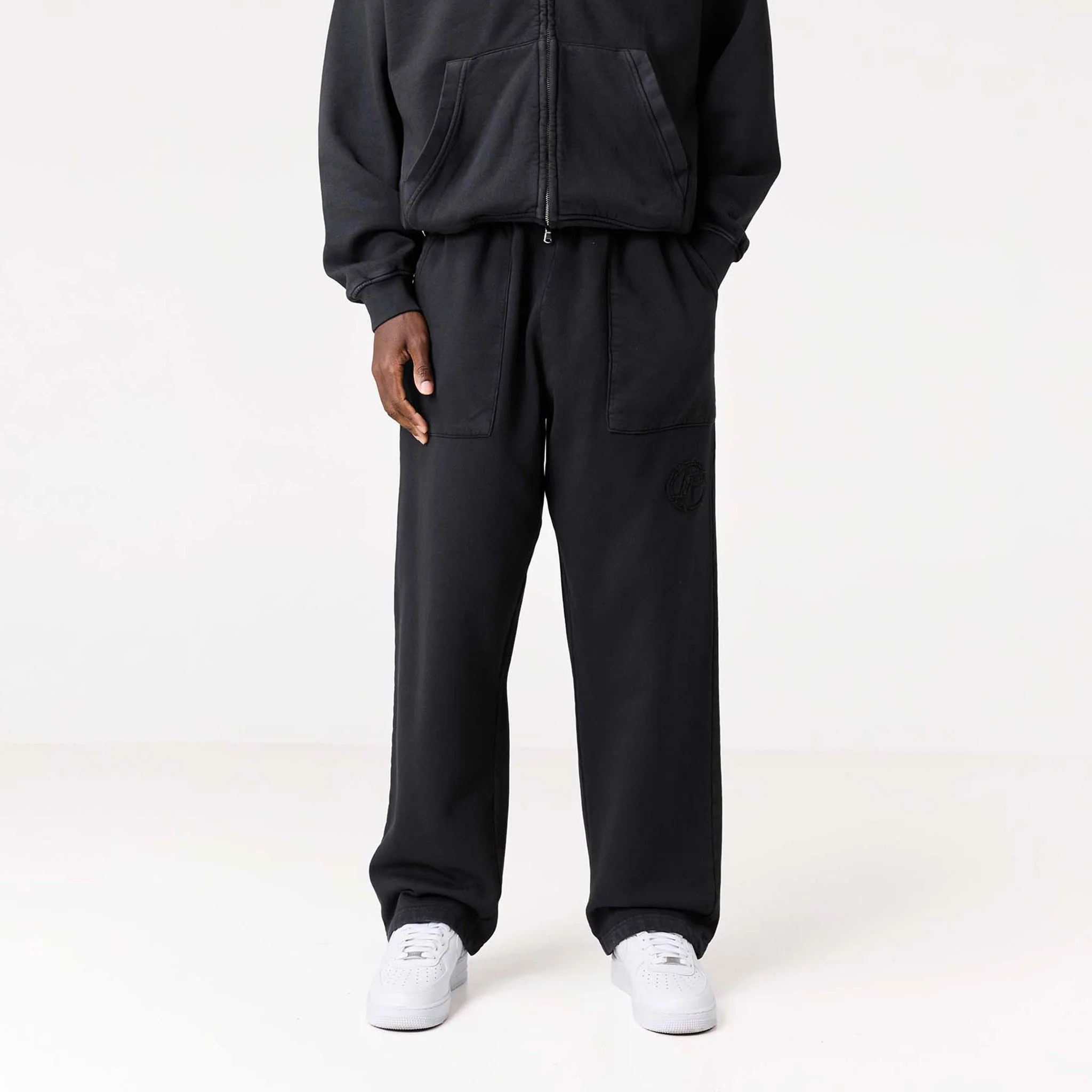 Oval Appliqué Open Hem Jogger | Washed Black - Image 3