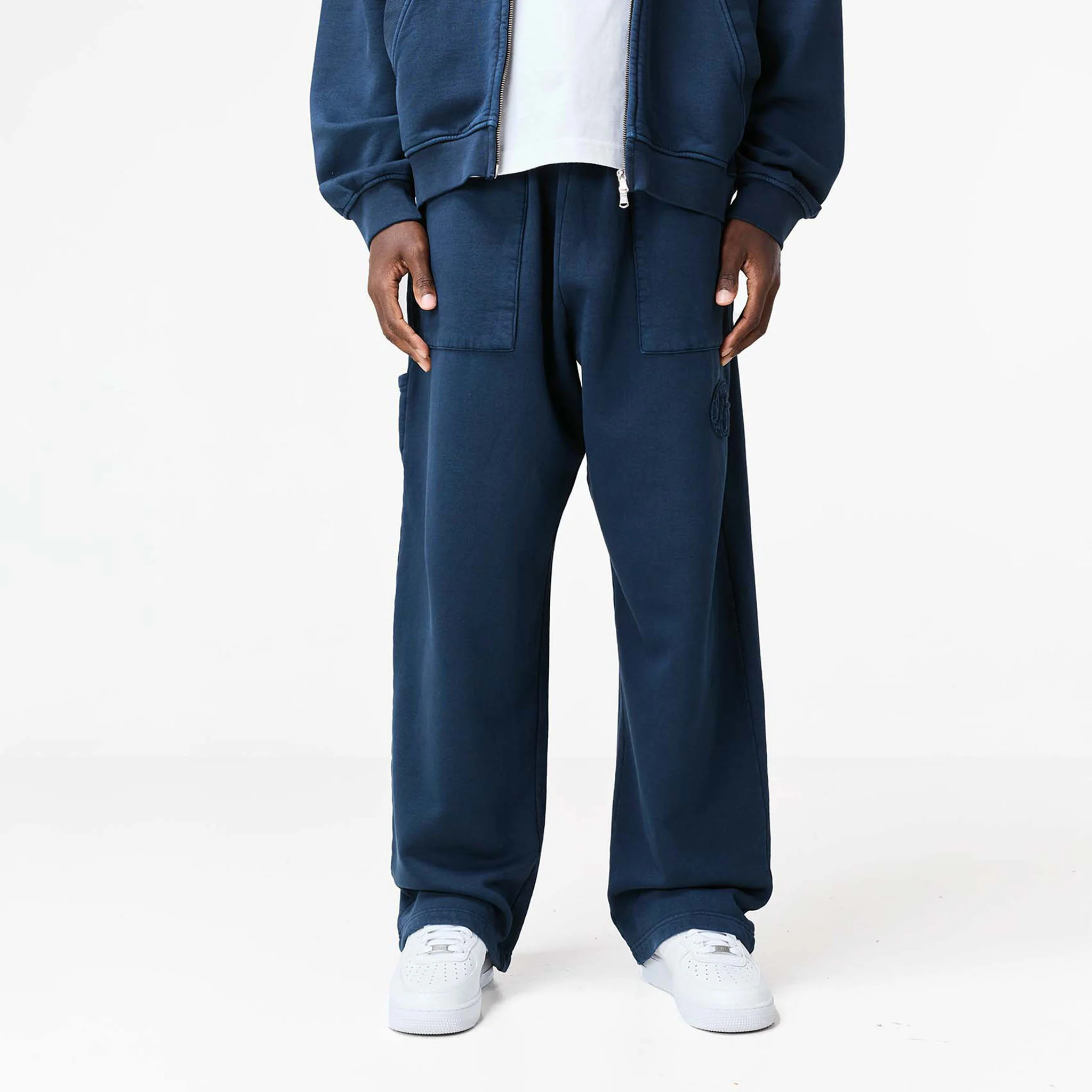 Oval Appliqué Open Hem Jogger | Washed Navy - Image 4